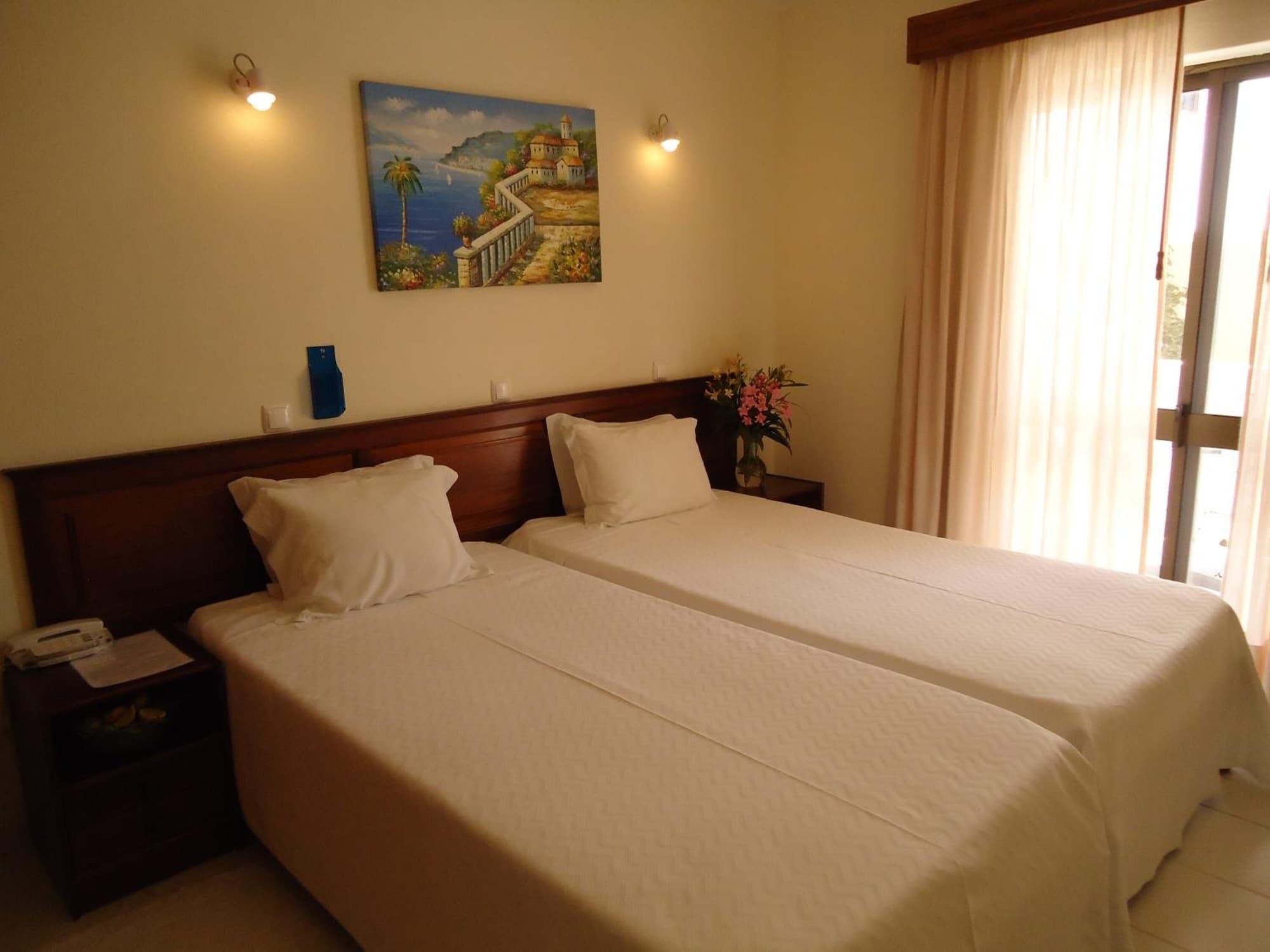 Boutique Hotel Marina S. Roque Lagos Esterno foto