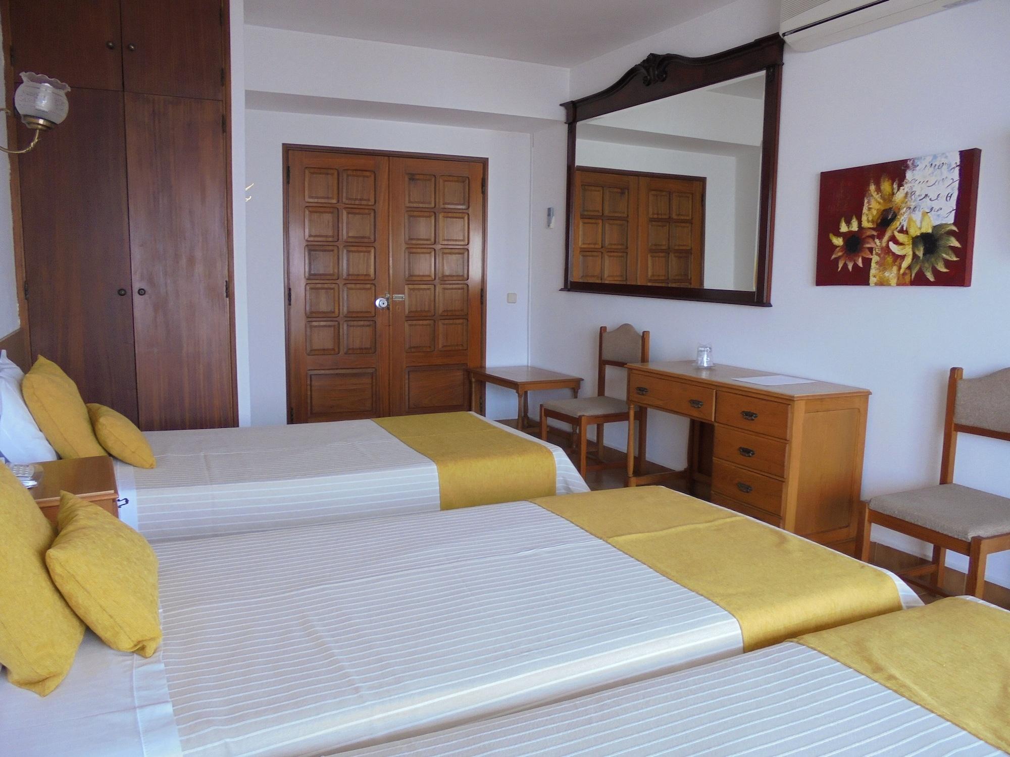 Boutique Hotel Marina S. Roque Lagos Esterno foto