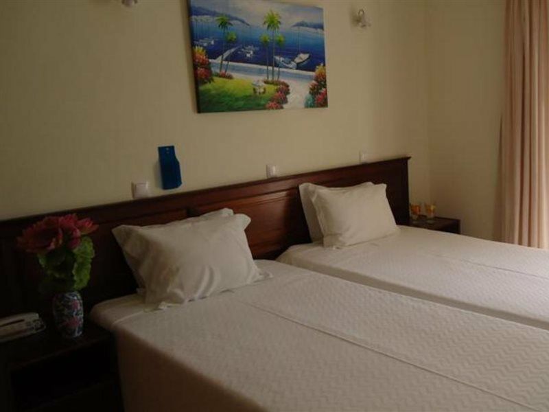 Boutique Hotel Marina S. Roque Lagos Esterno foto